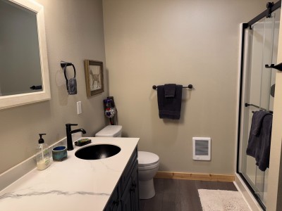 Master bathroon
