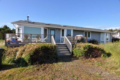 The Waves House - a 2bdrm, 2bath contemporary home.